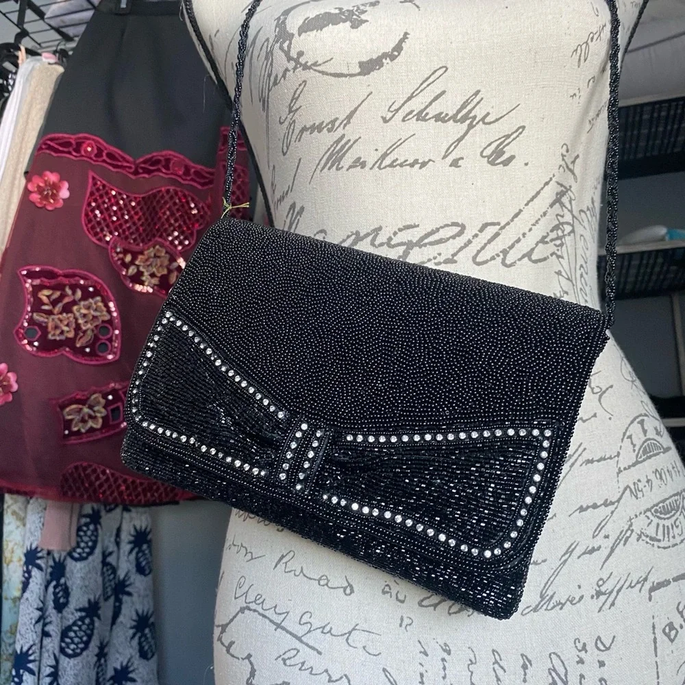 Bow design bag for special occasion or event. - Picture 1 of 1